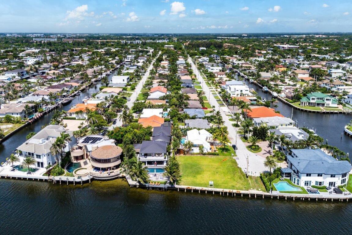 855 Berkeley Street ()