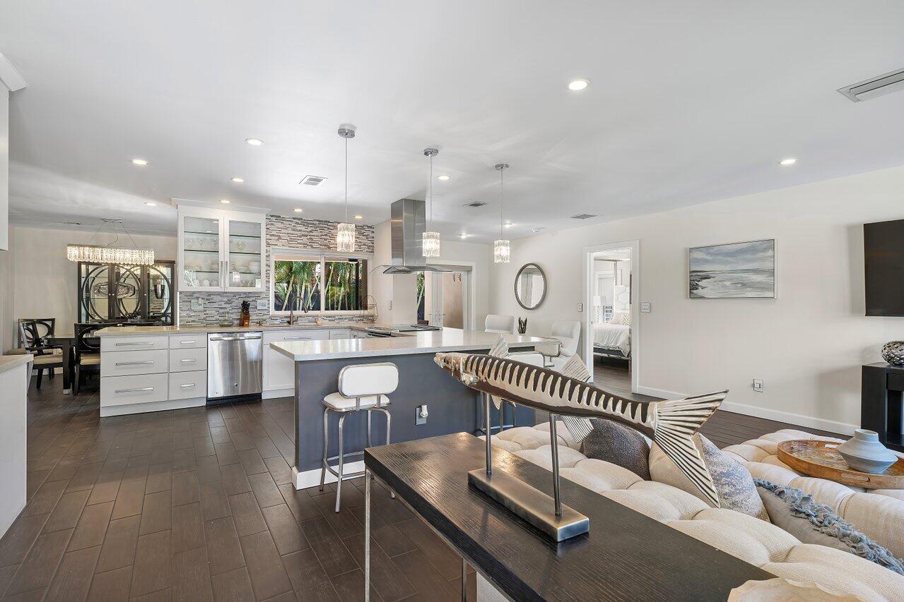 855 Berkeley Street ()