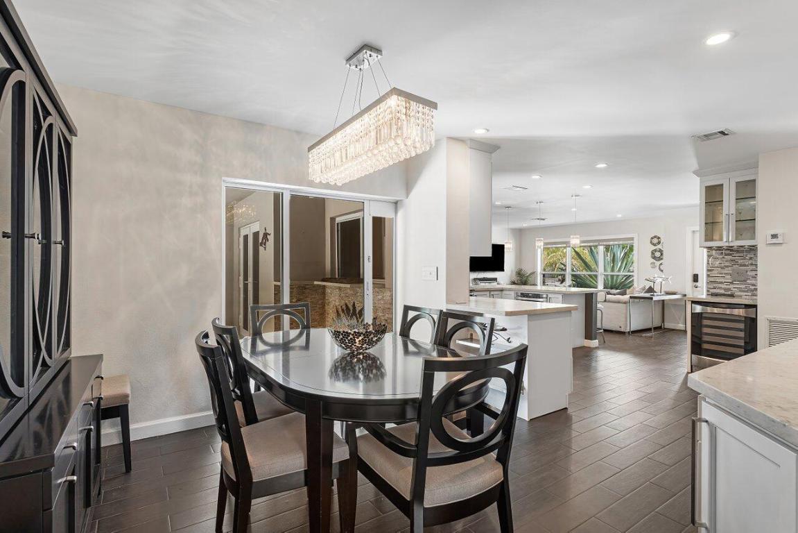 855 Berkeley Street ()