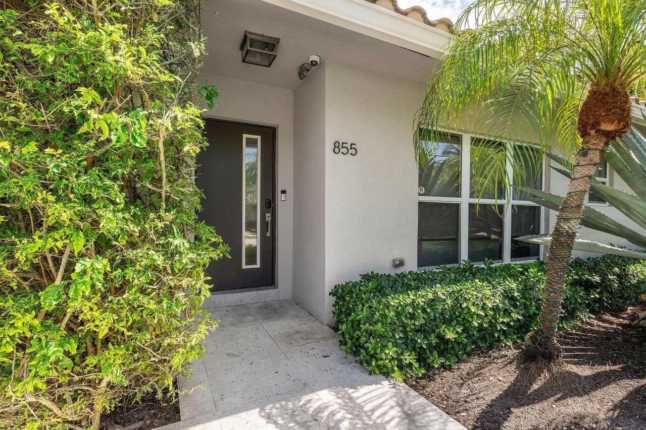 855 Berkeley Street ()