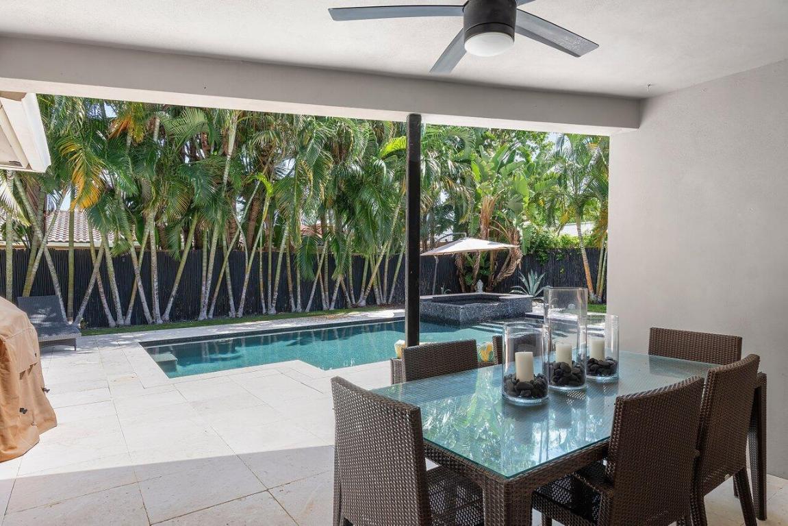 855 Berkeley Street ()