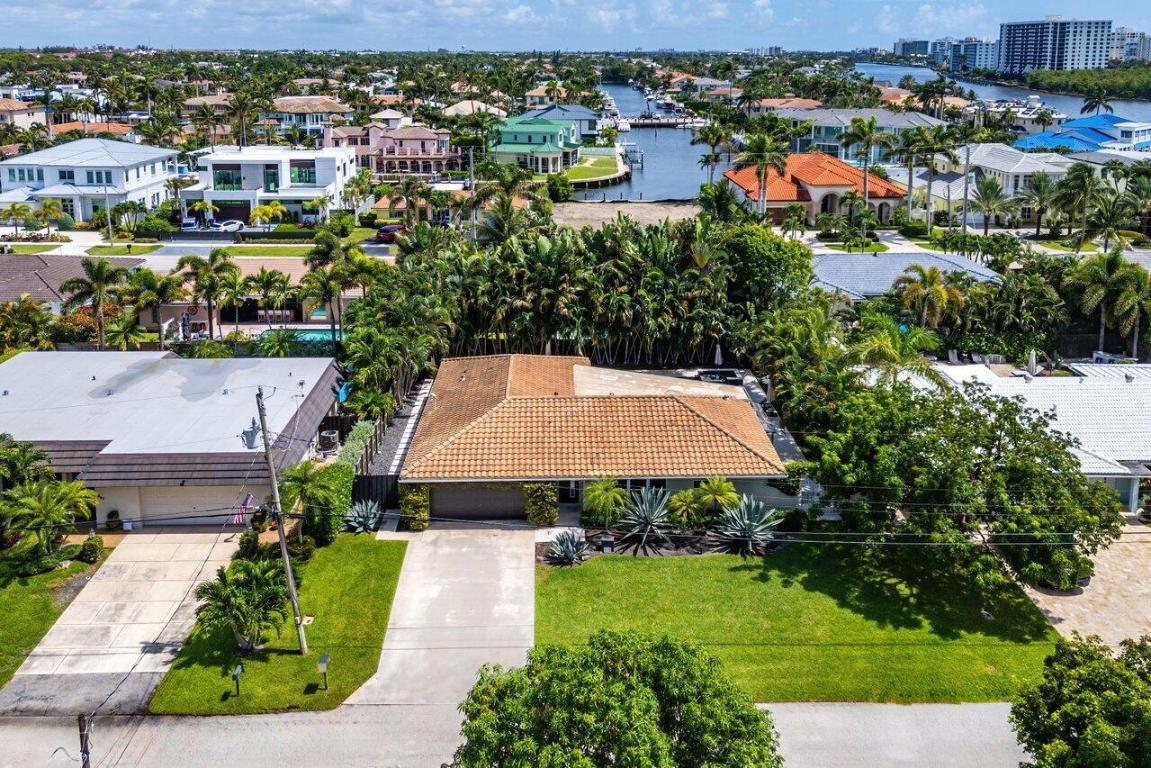 855 Berkeley Street ()