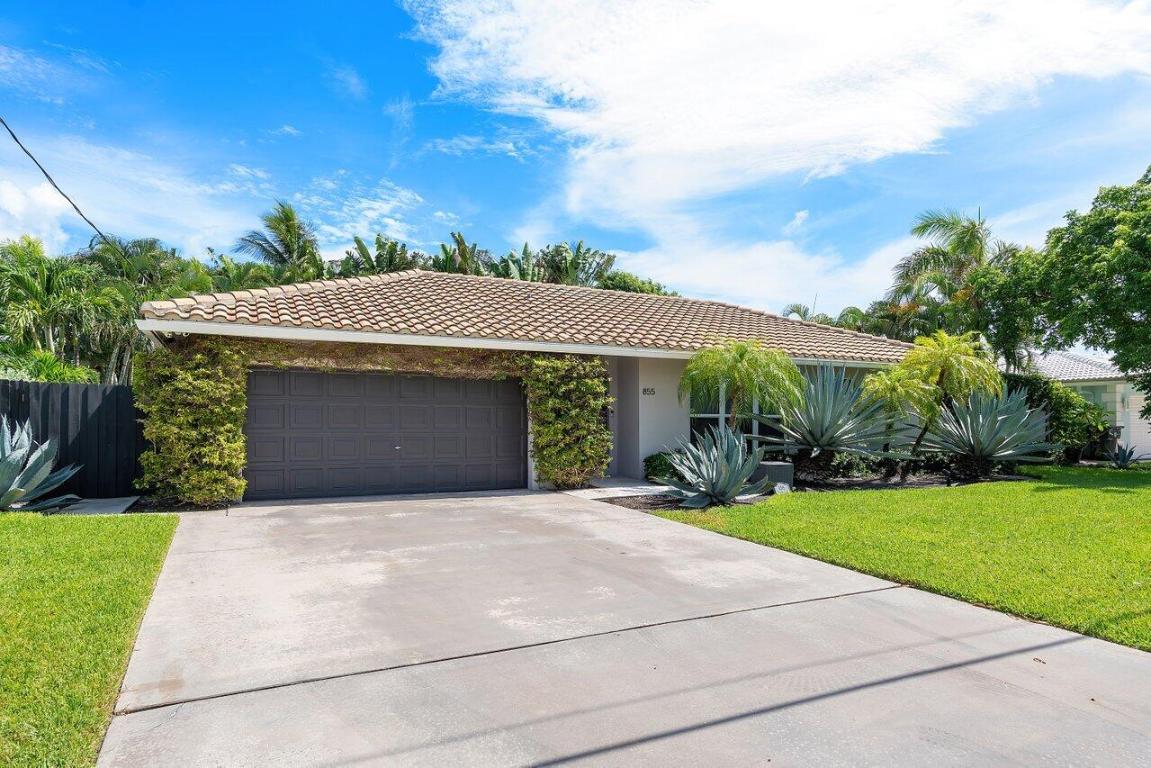 855 Berkeley Street ()