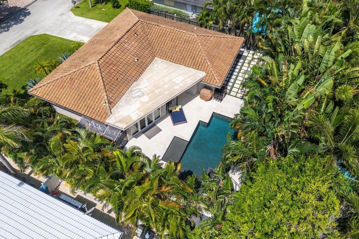 855 Berkeley Street ()