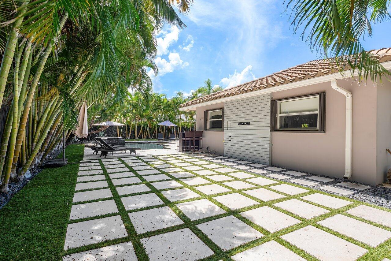 855 Berkeley Street ()