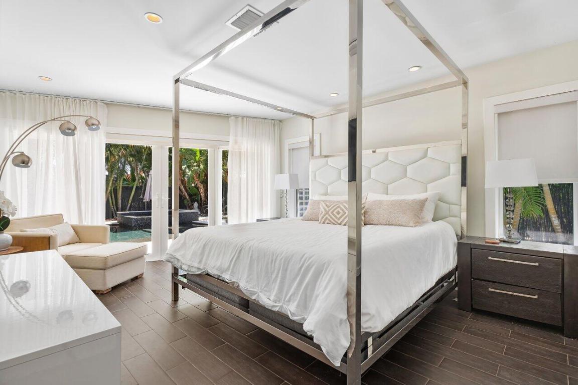 855 Berkeley Street ()