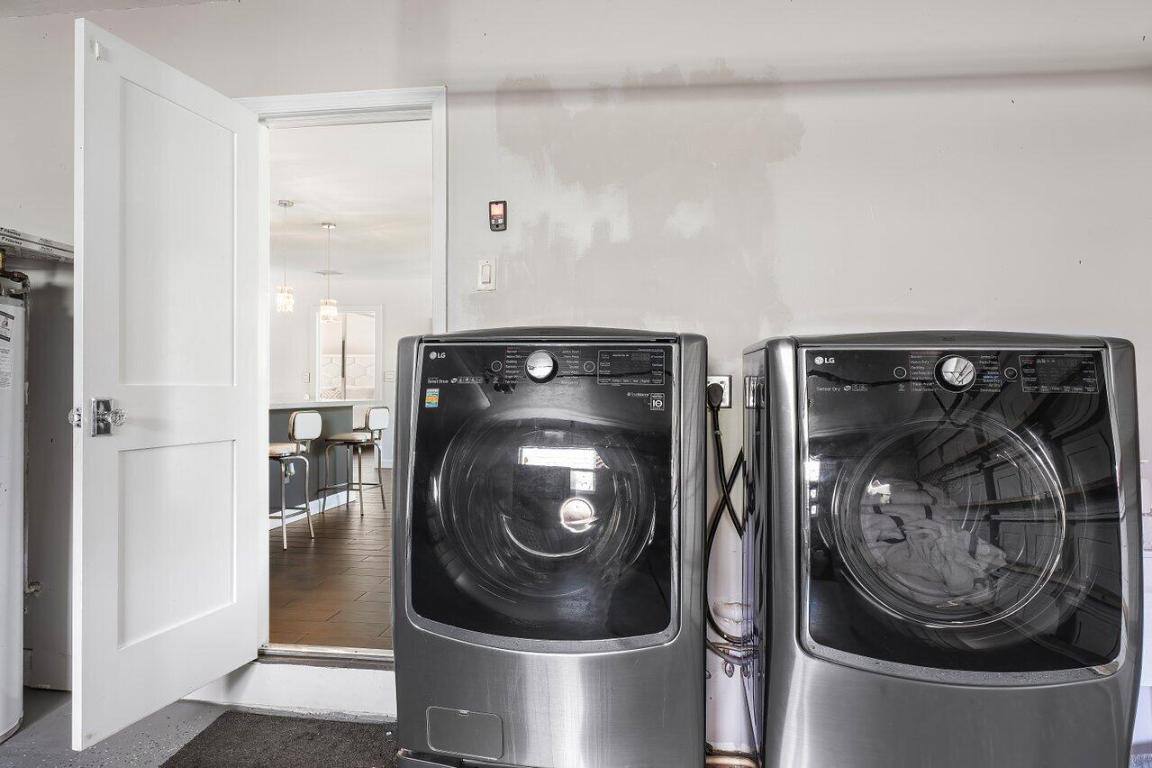 855 Berkeley Street ()