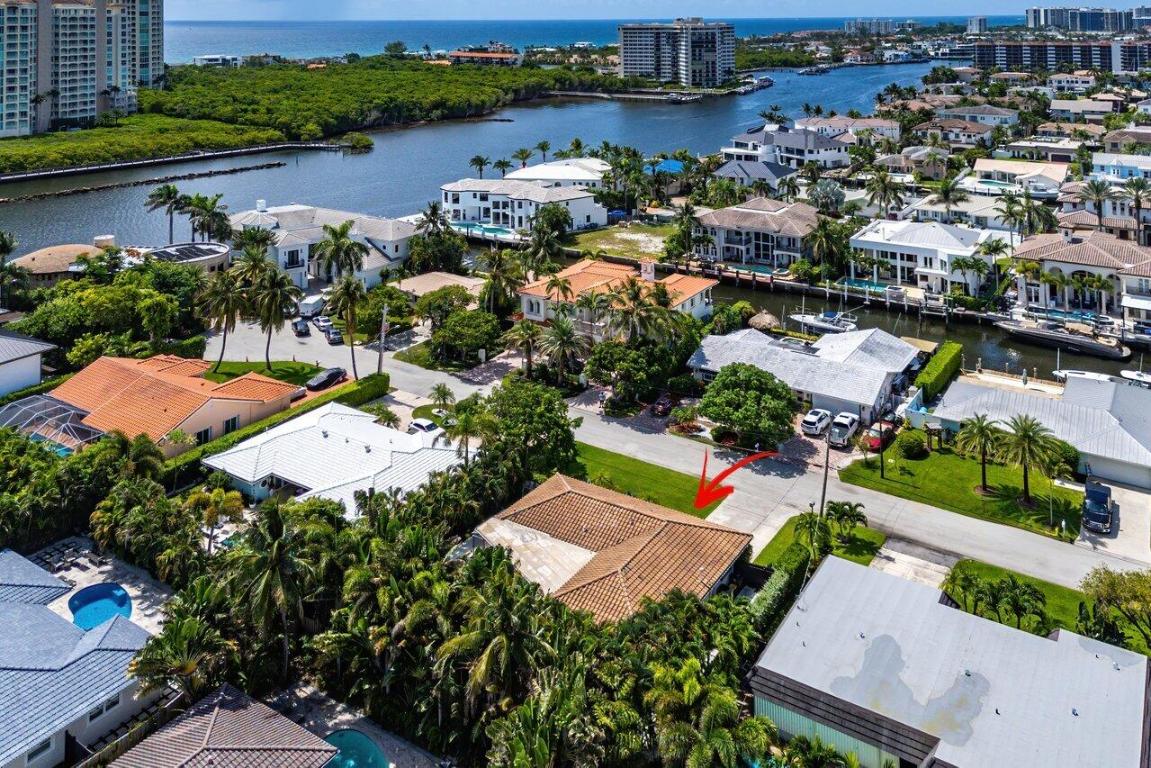 855 Berkeley Street ()