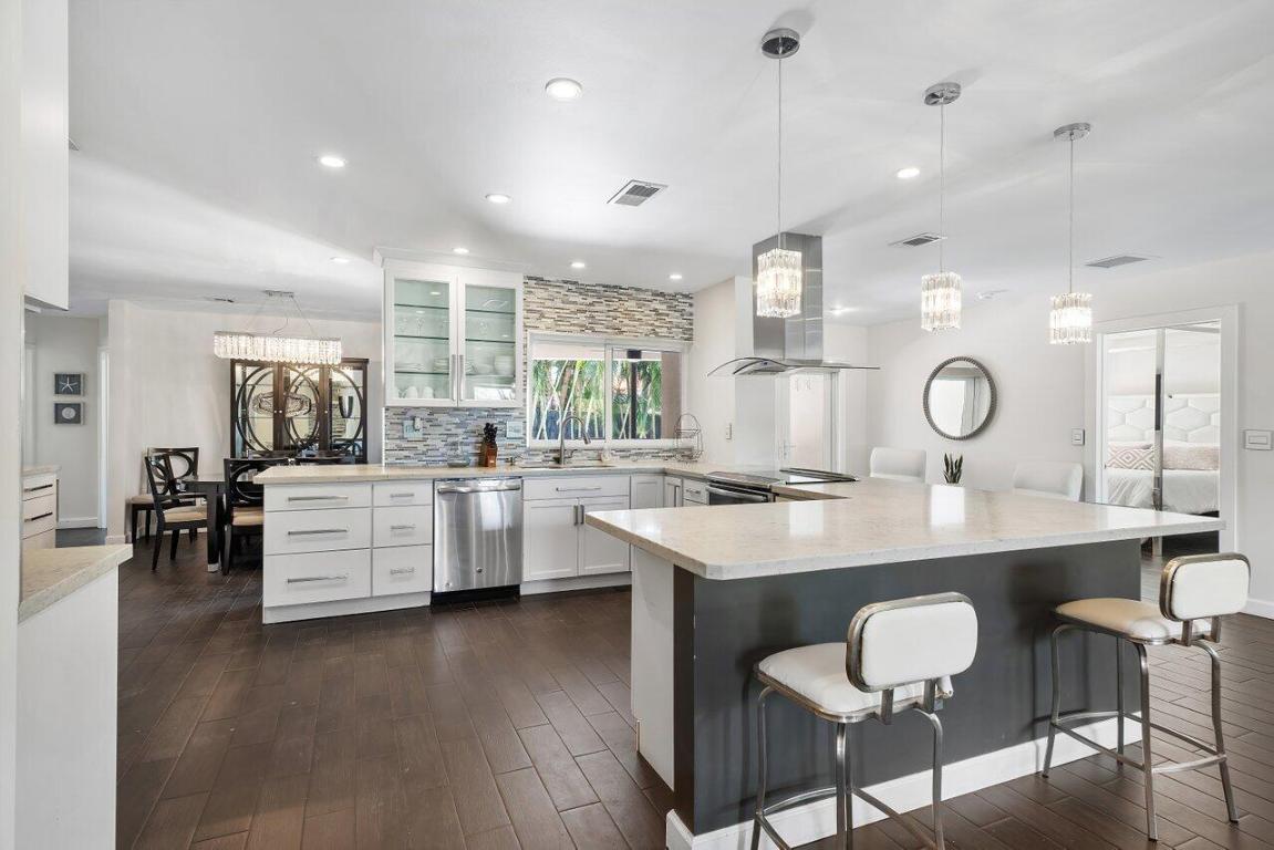 855 Berkeley Street ()