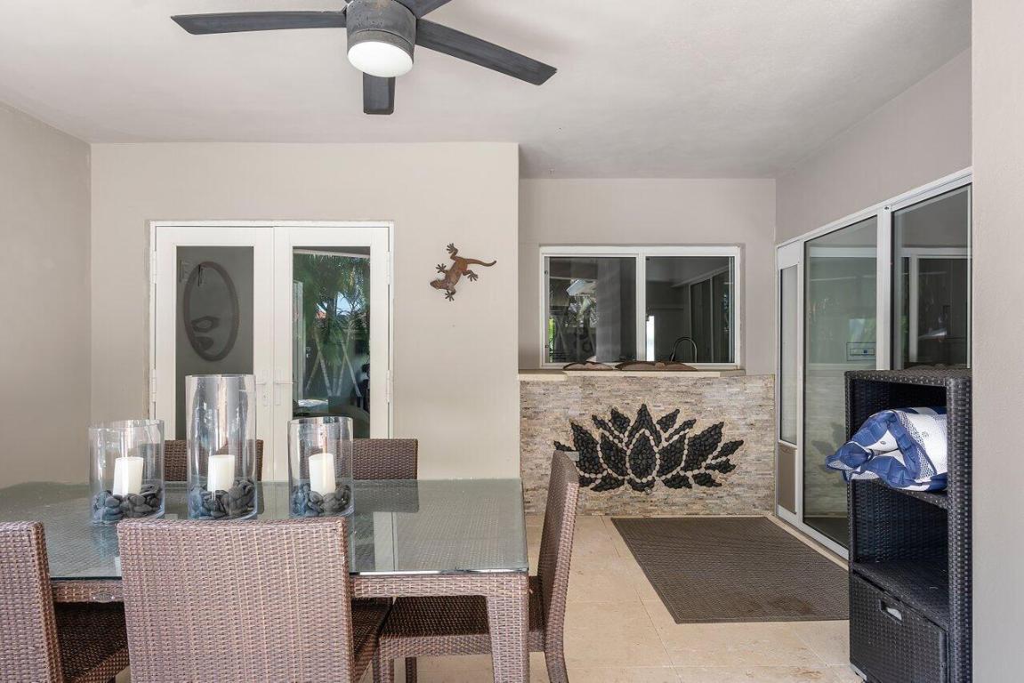 855 Berkeley Street ()