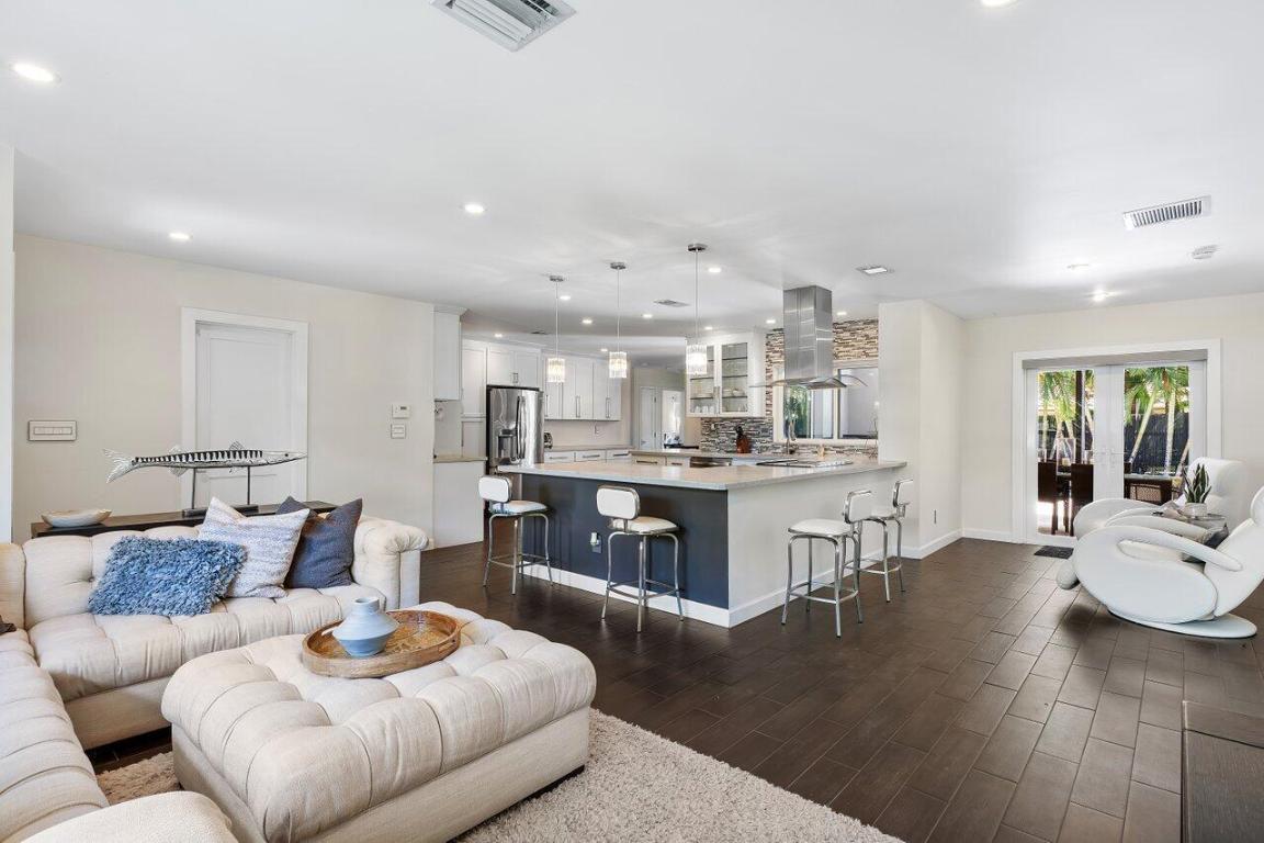 855 Berkeley Street ()