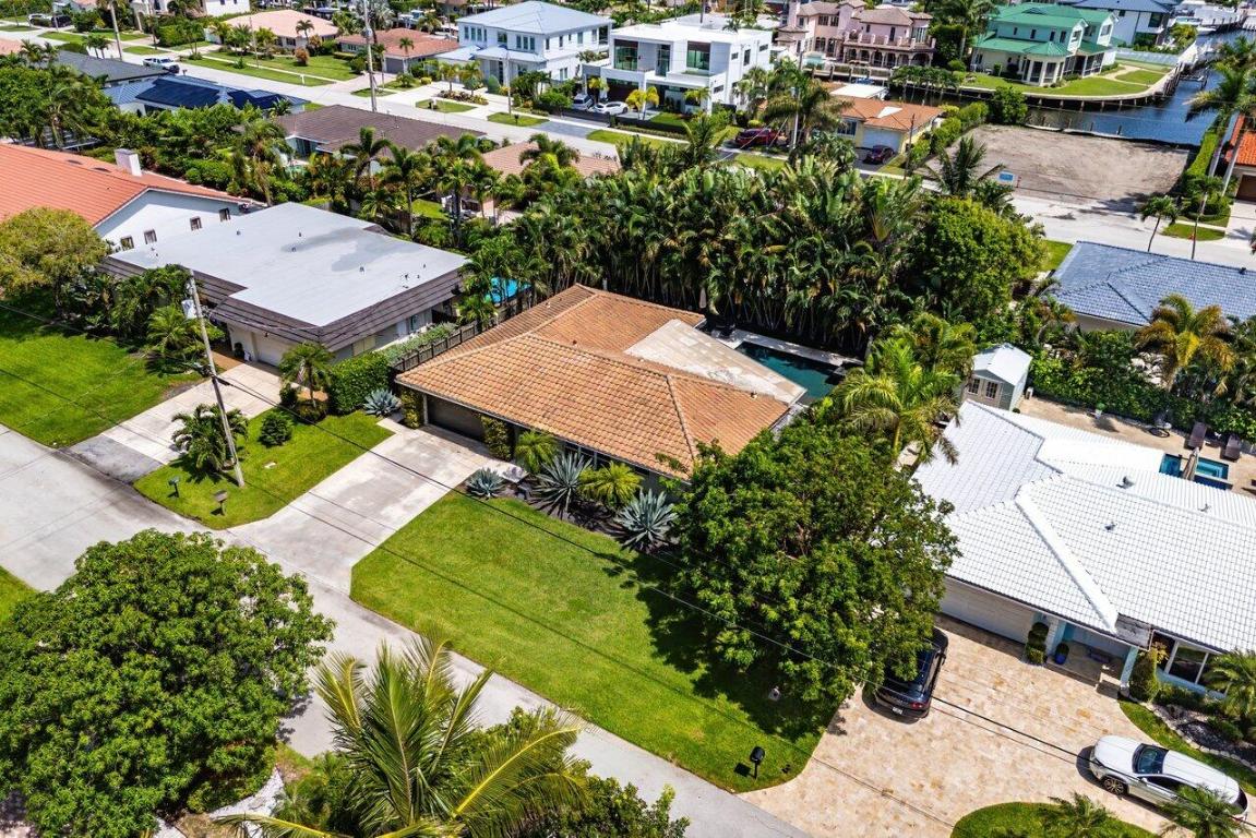 855 Berkeley Street ()