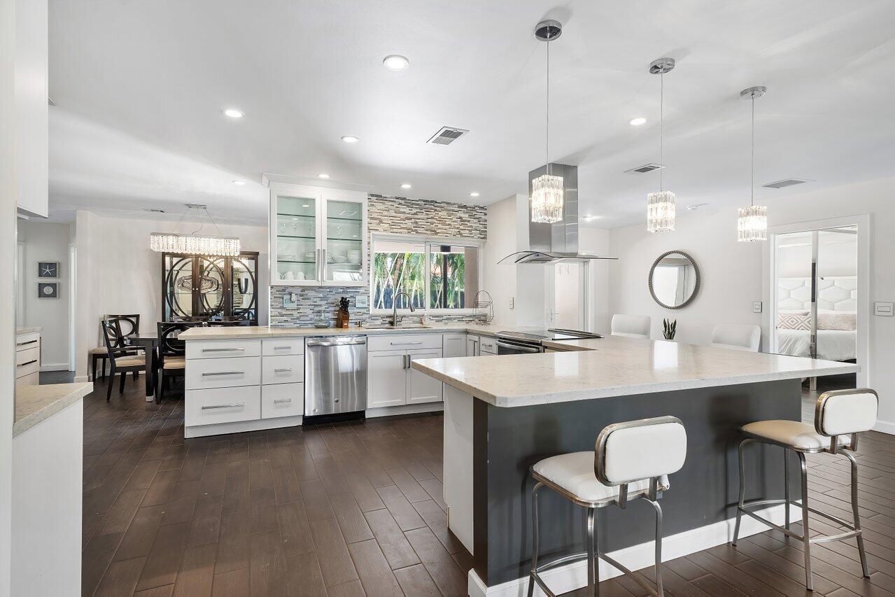 855 Berkeley Street ()