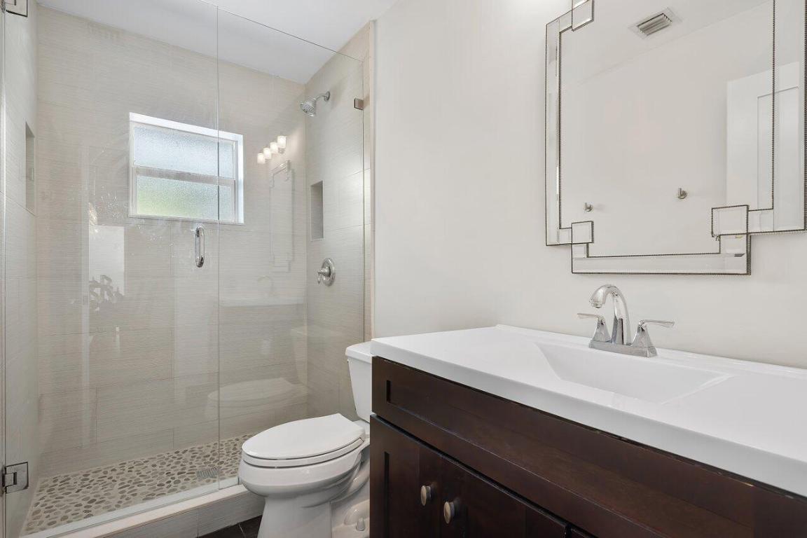 855 Berkeley Street ()