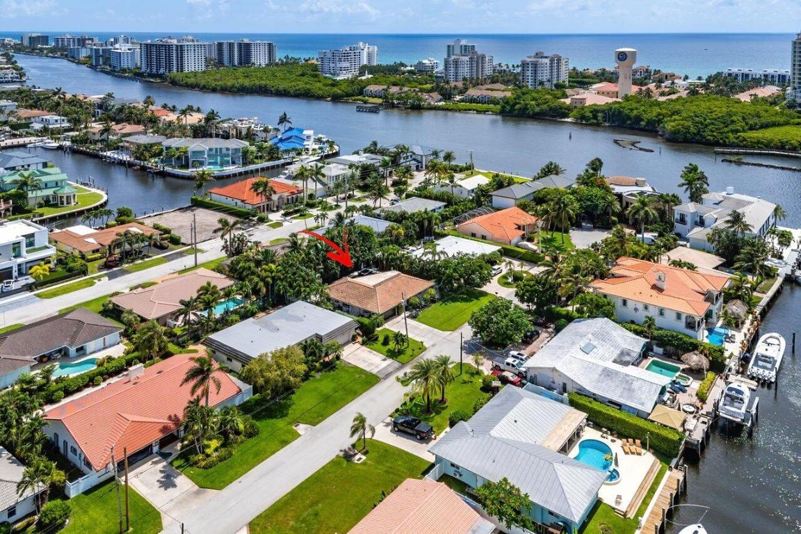 855 Berkeley Street ()