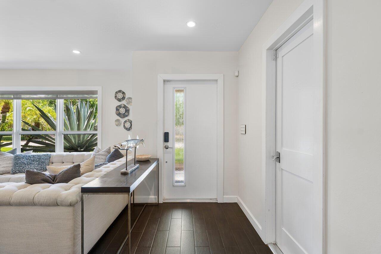 855 Berkeley Street ()