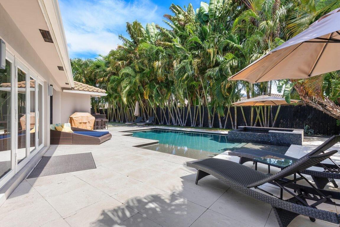 855 Berkeley Street ()