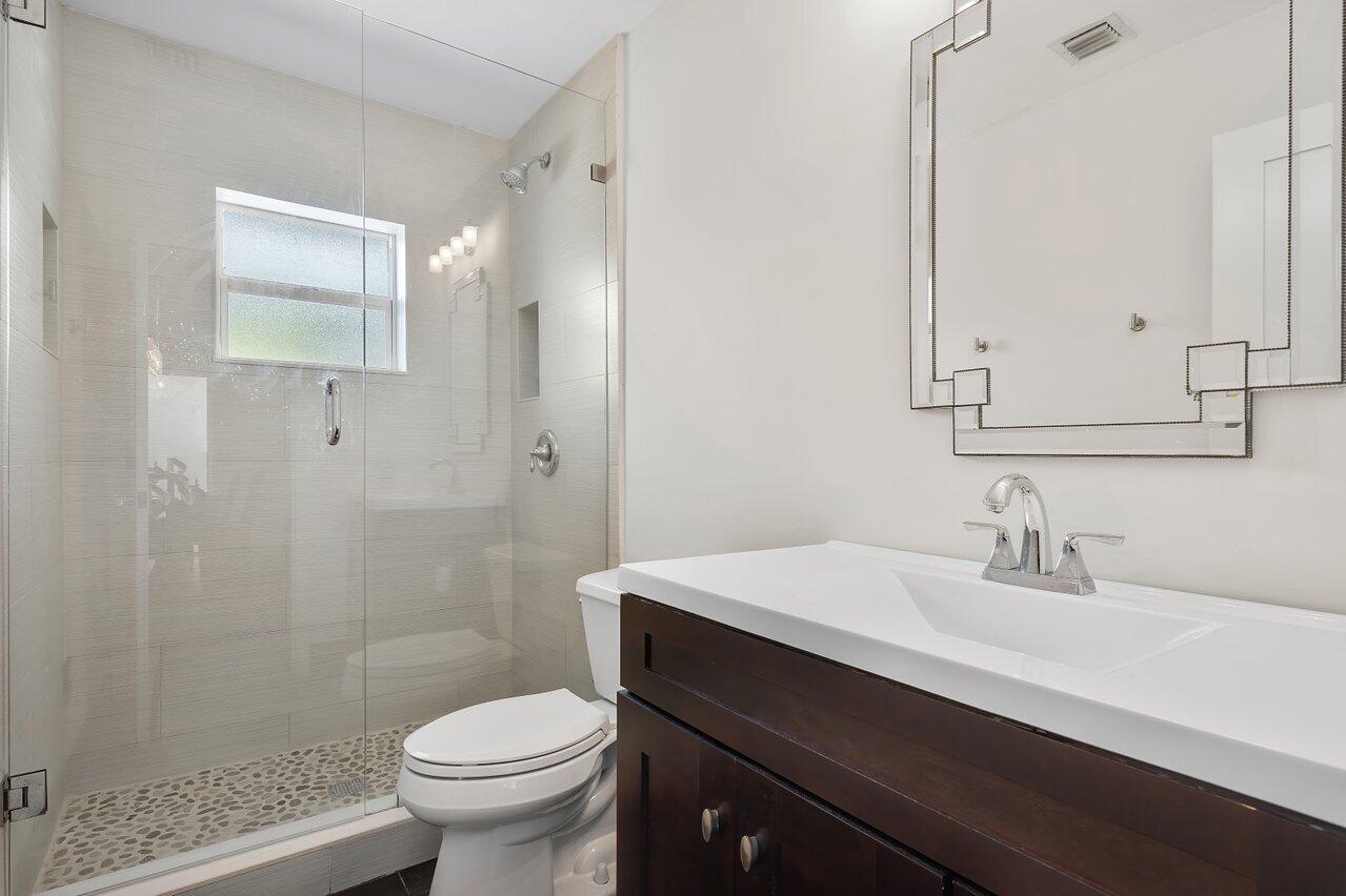855 Berkeley Street ()