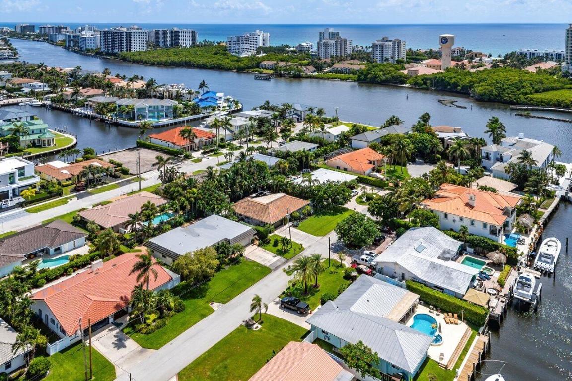 855 Berkeley Street ()