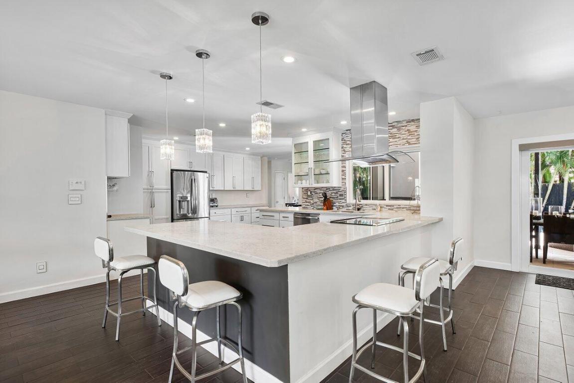 855 Berkeley Street ()