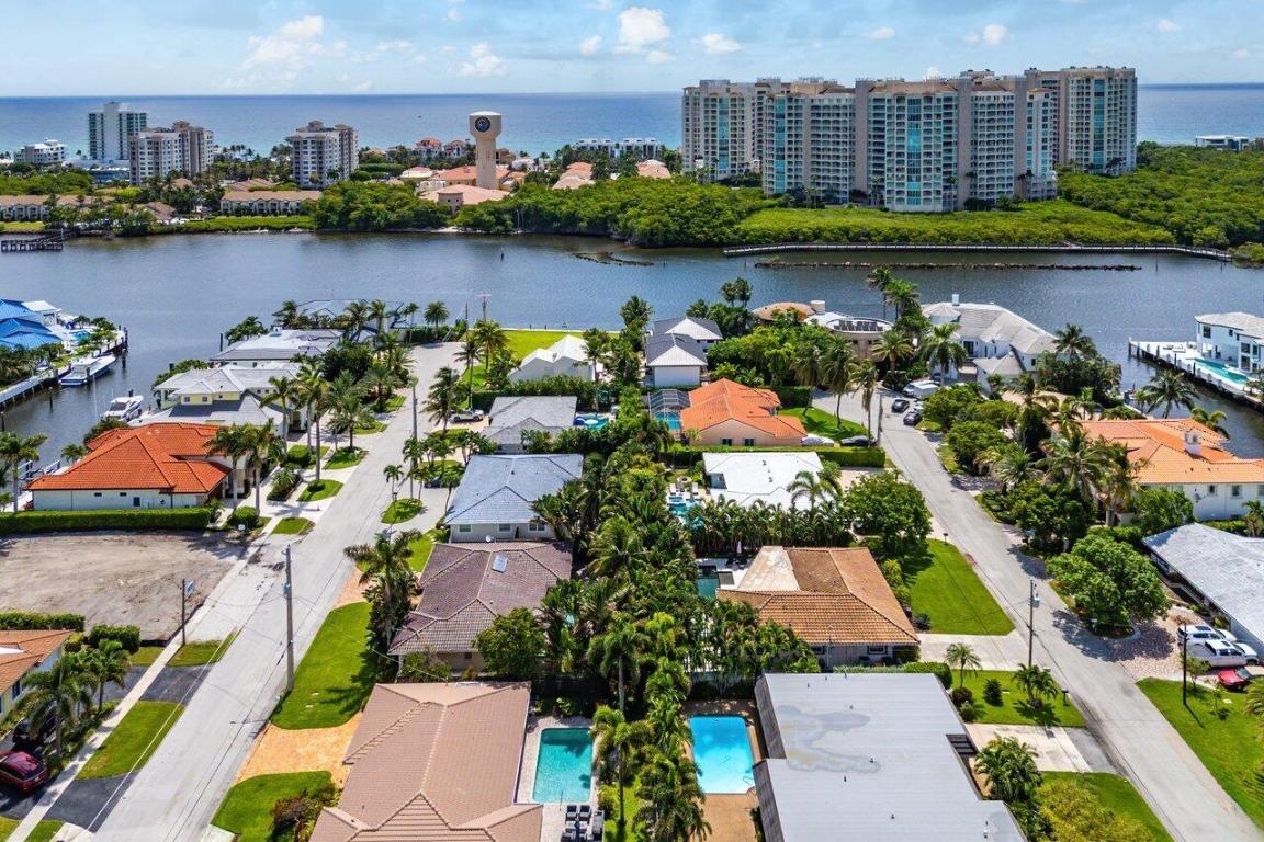 855 Berkeley Street ()