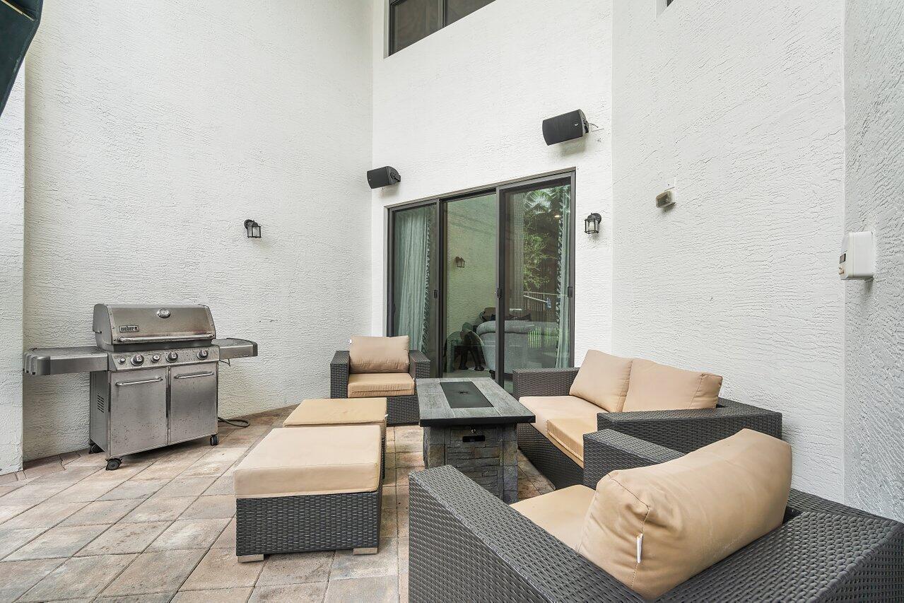 9542 Eden Roc Court