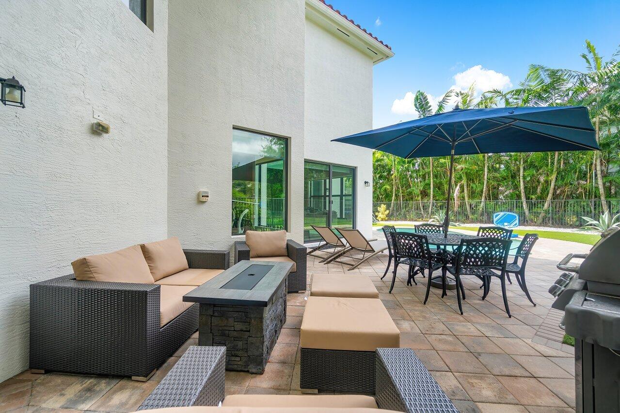 9542 Eden Roc Court
