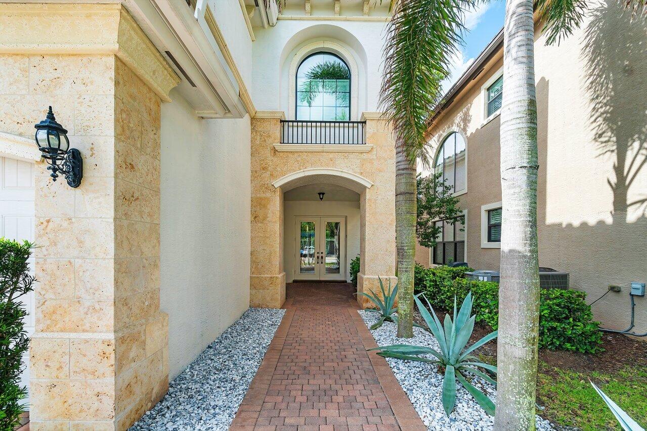 9542 Eden Roc Court