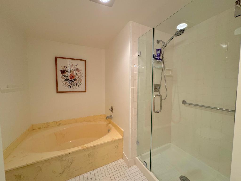 9 Stratford Drive E B