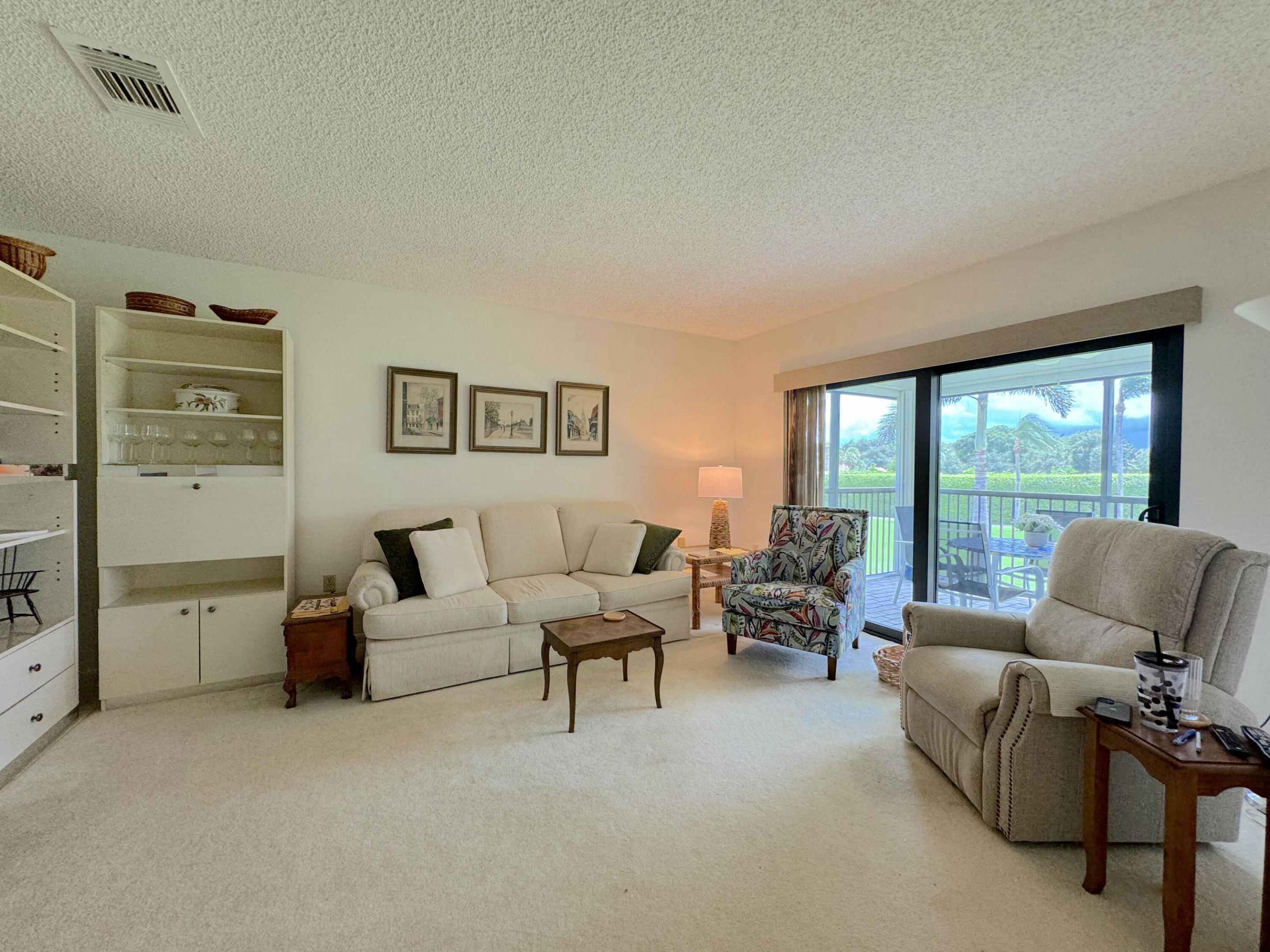 9 Stratford Drive E B