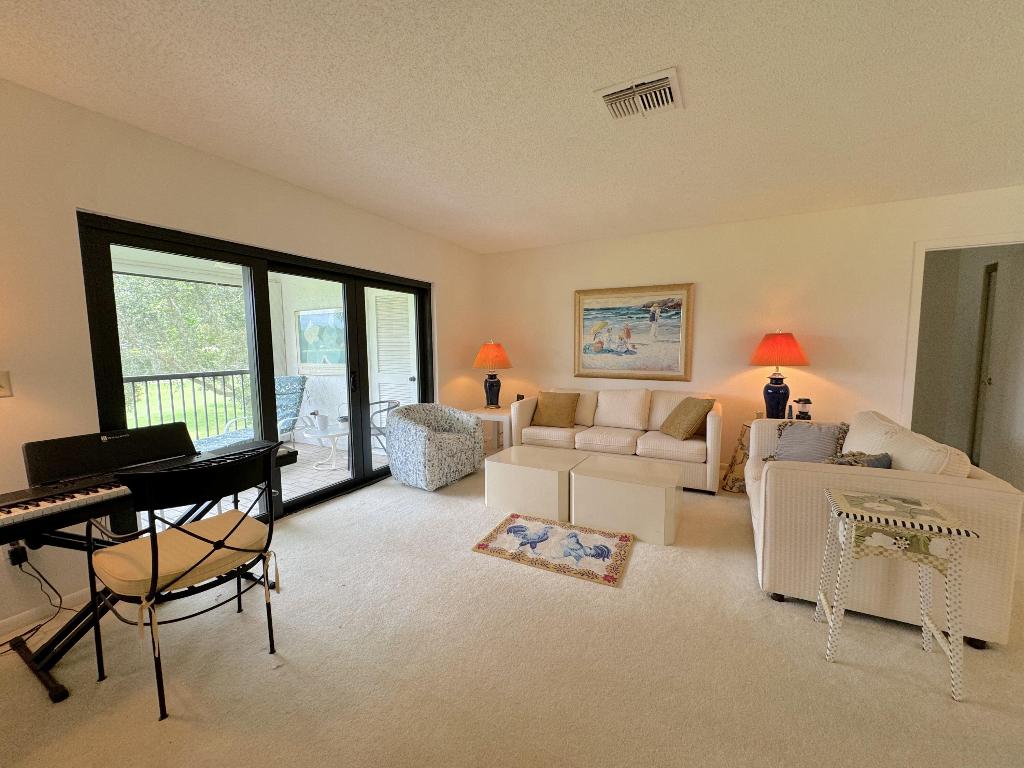 9 Stratford Drive E B