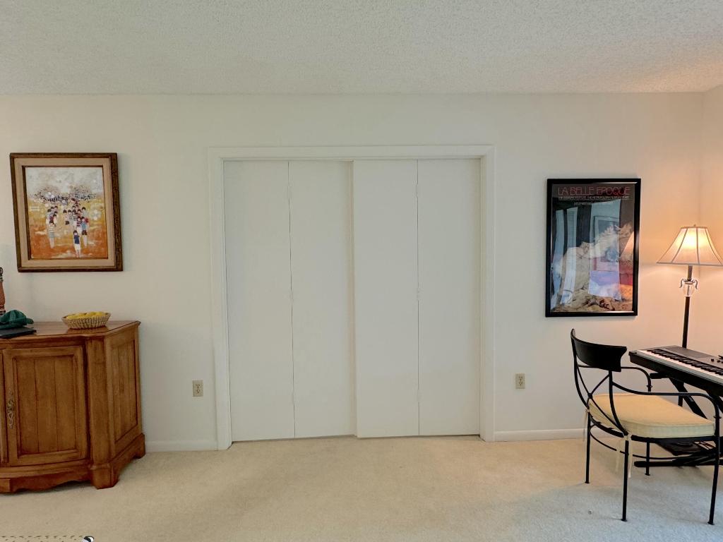 9 Stratford Drive E B