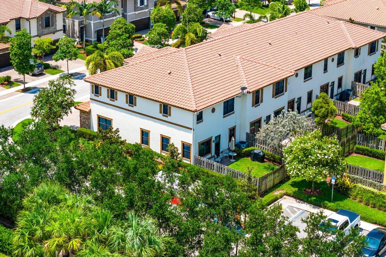 9571 Town Parc Circle S