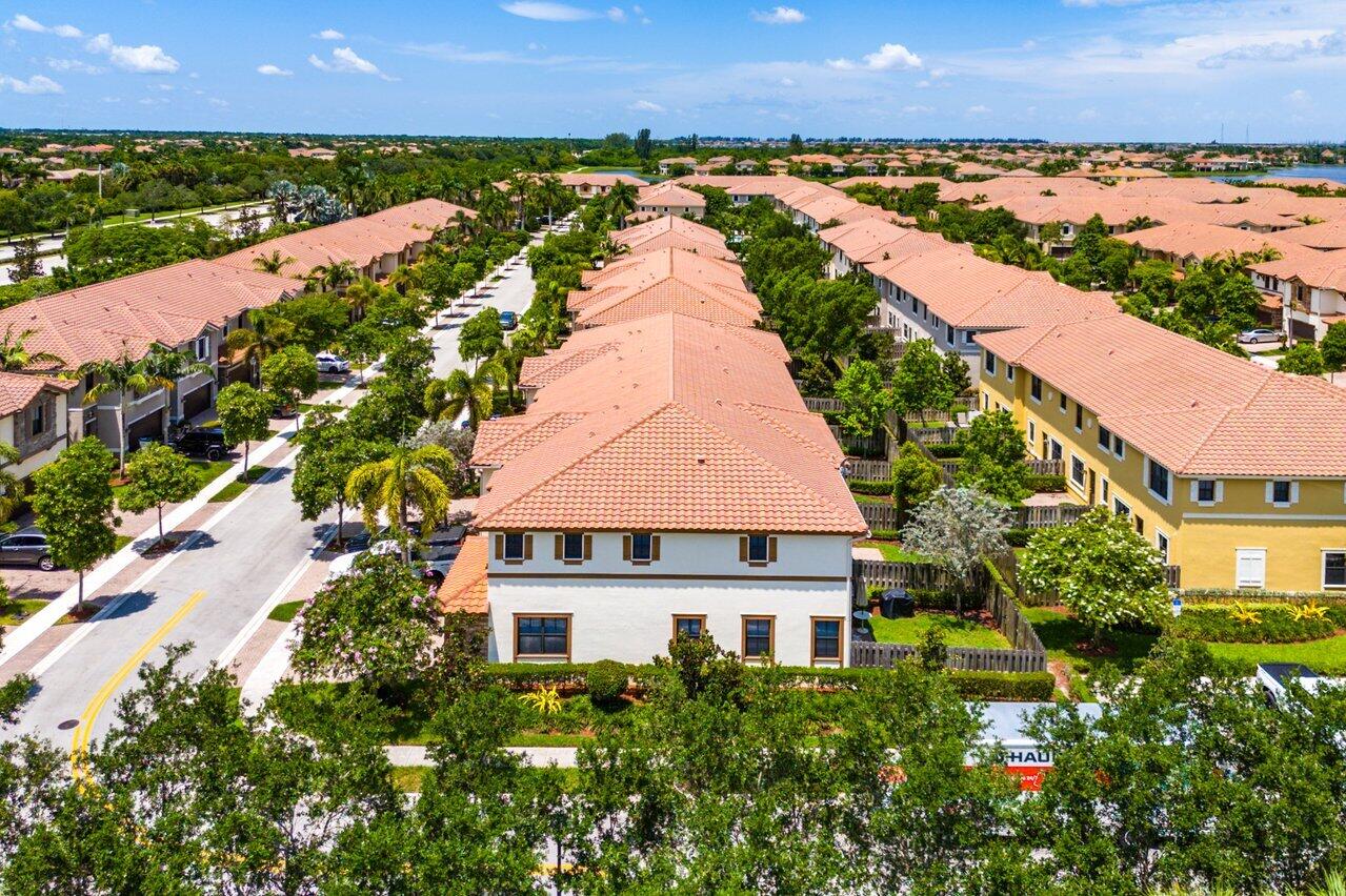 9571 Town Parc Circle S