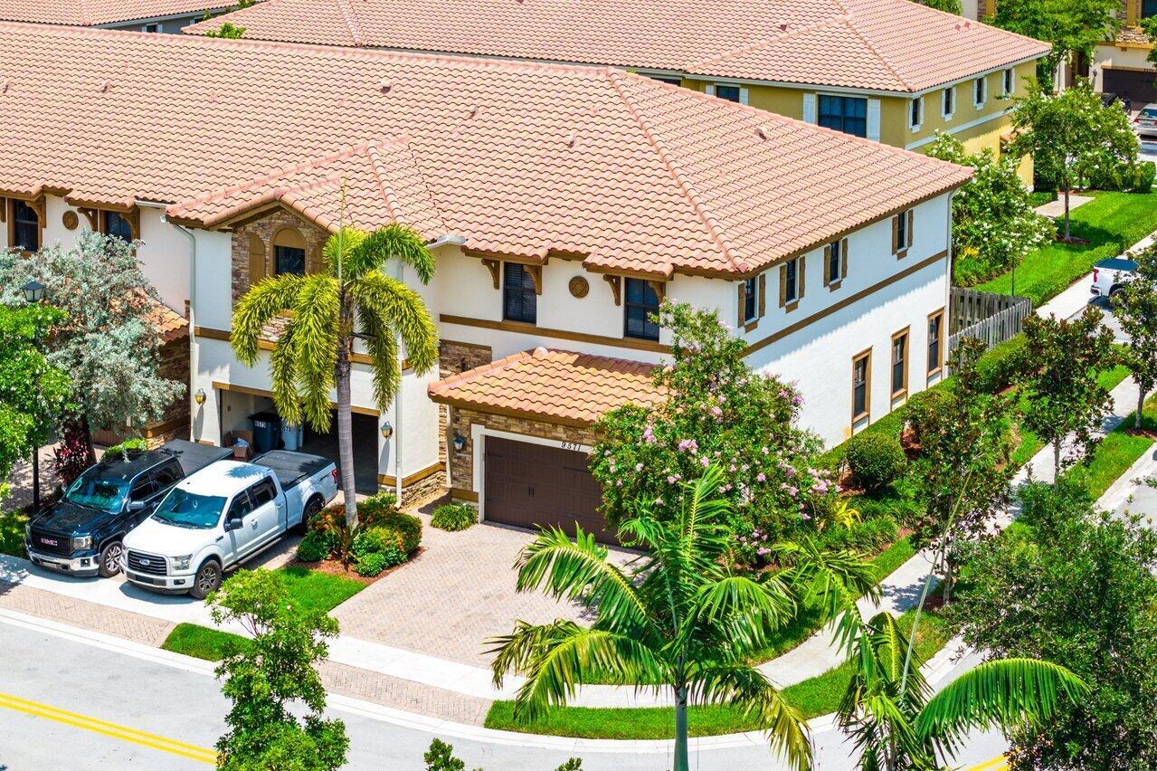 9571 Town Parc Circle S