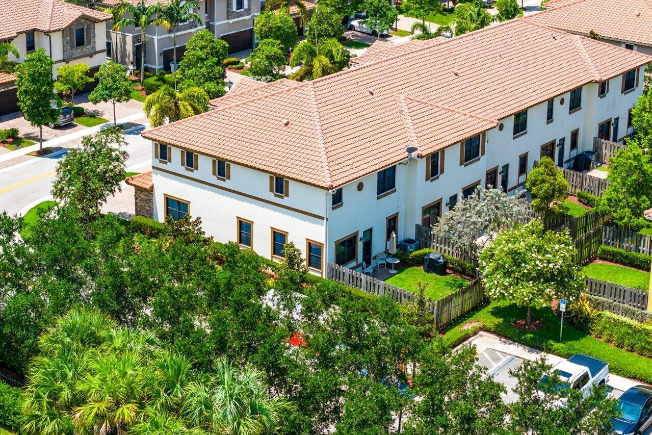 9571 Town Parc Circle S