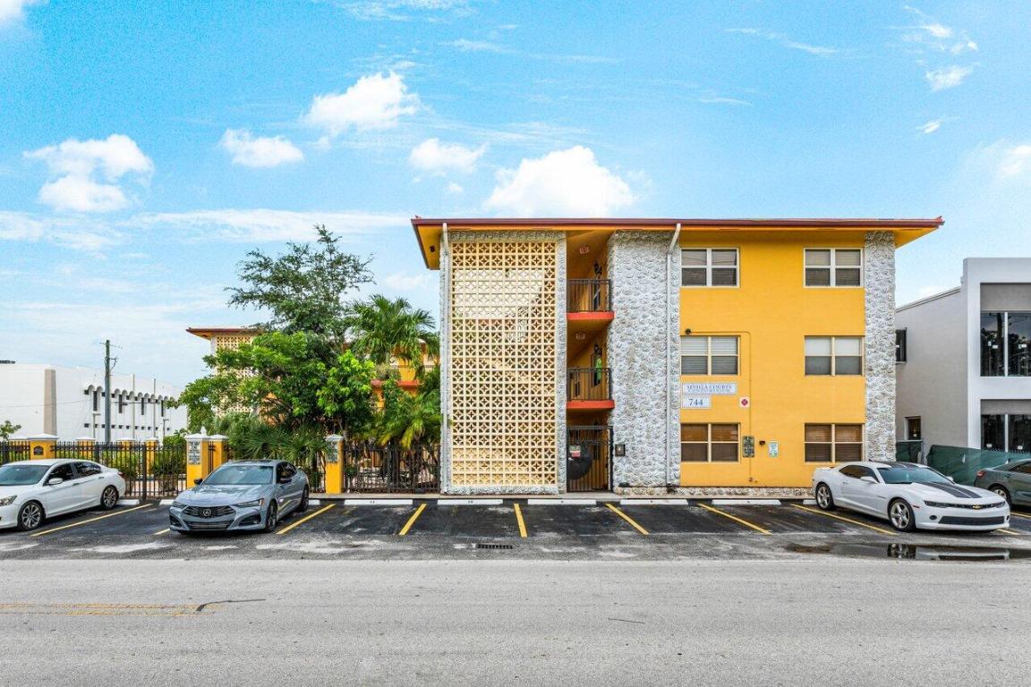 744 NE 14th Avenue 2