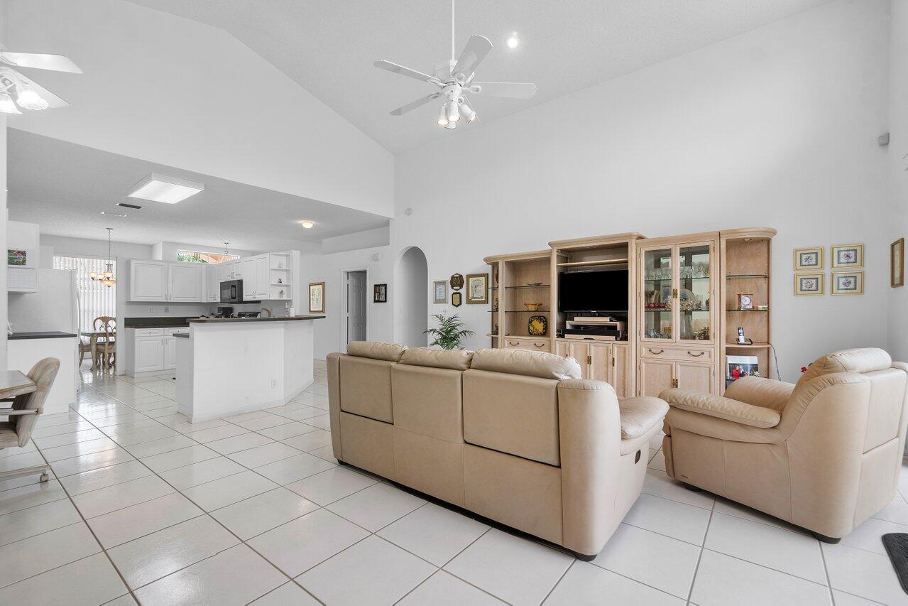 5609 Marseilles Port Lane