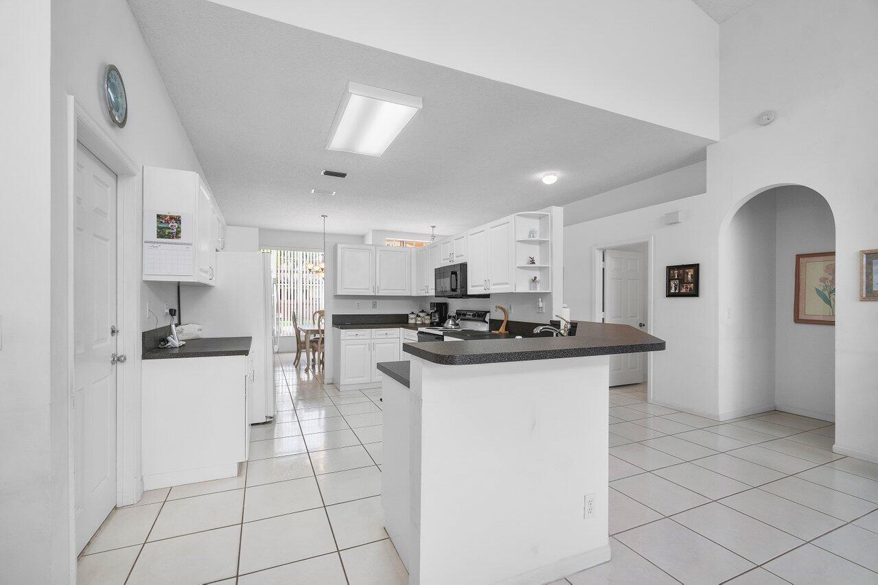 5609 Marseilles Port Lane