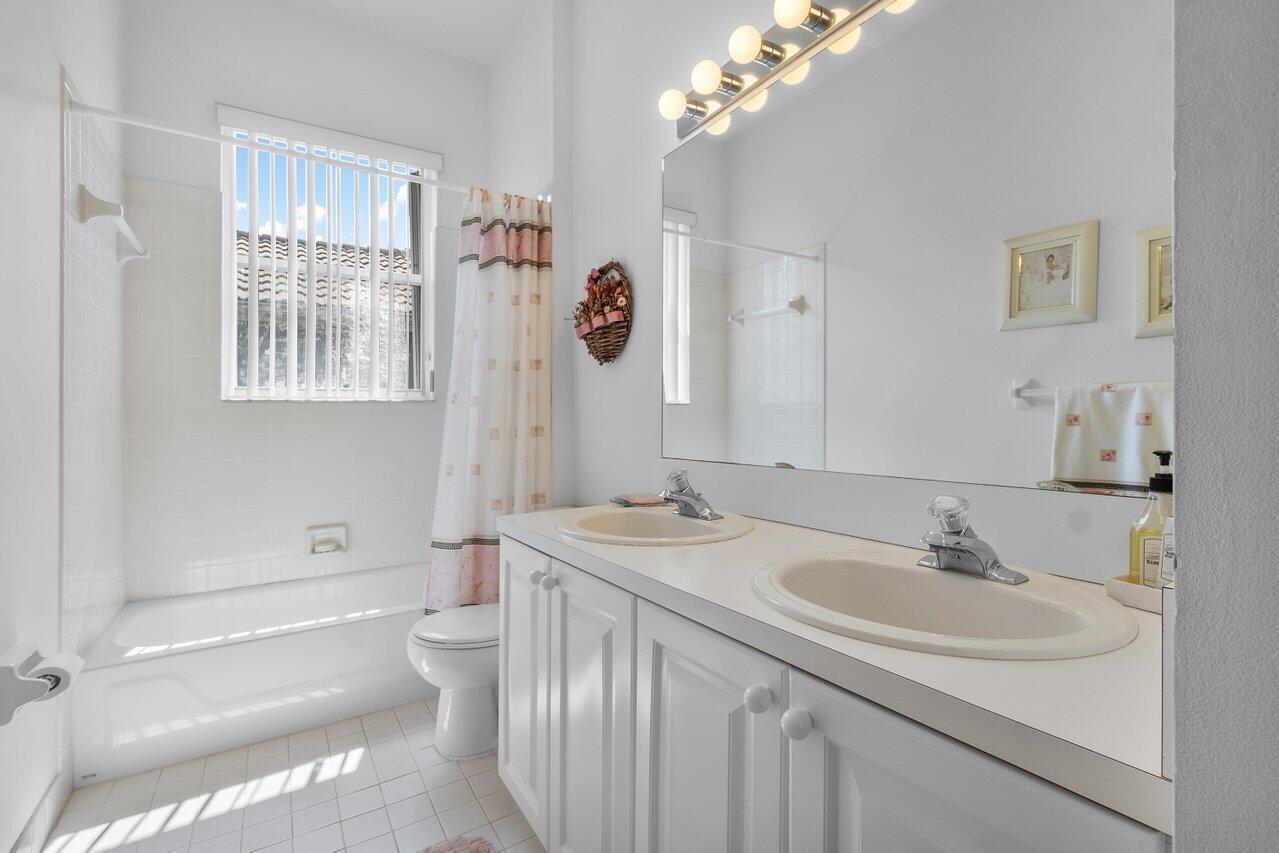 5609 Marseilles Port Lane