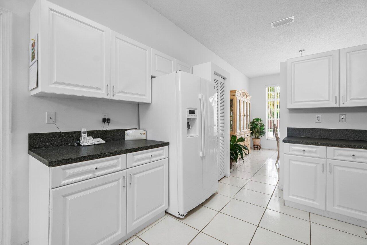 5609 Marseilles Port Lane