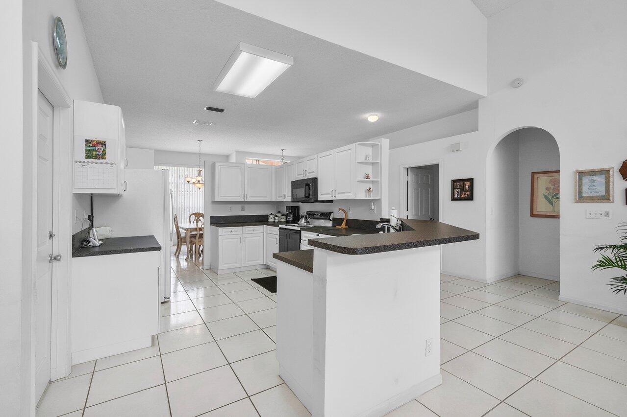 5609 Marseilles Port Lane