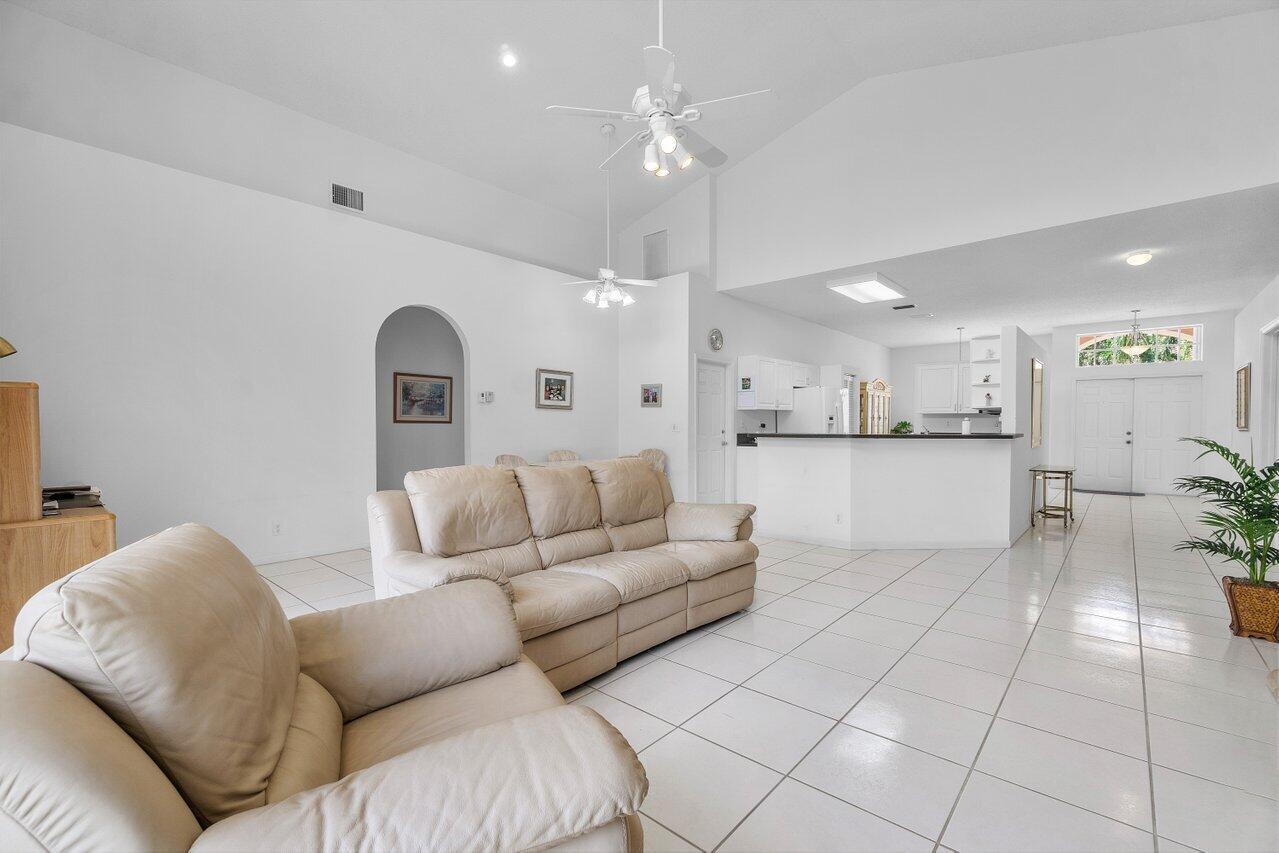 5609 Marseilles Port Lane