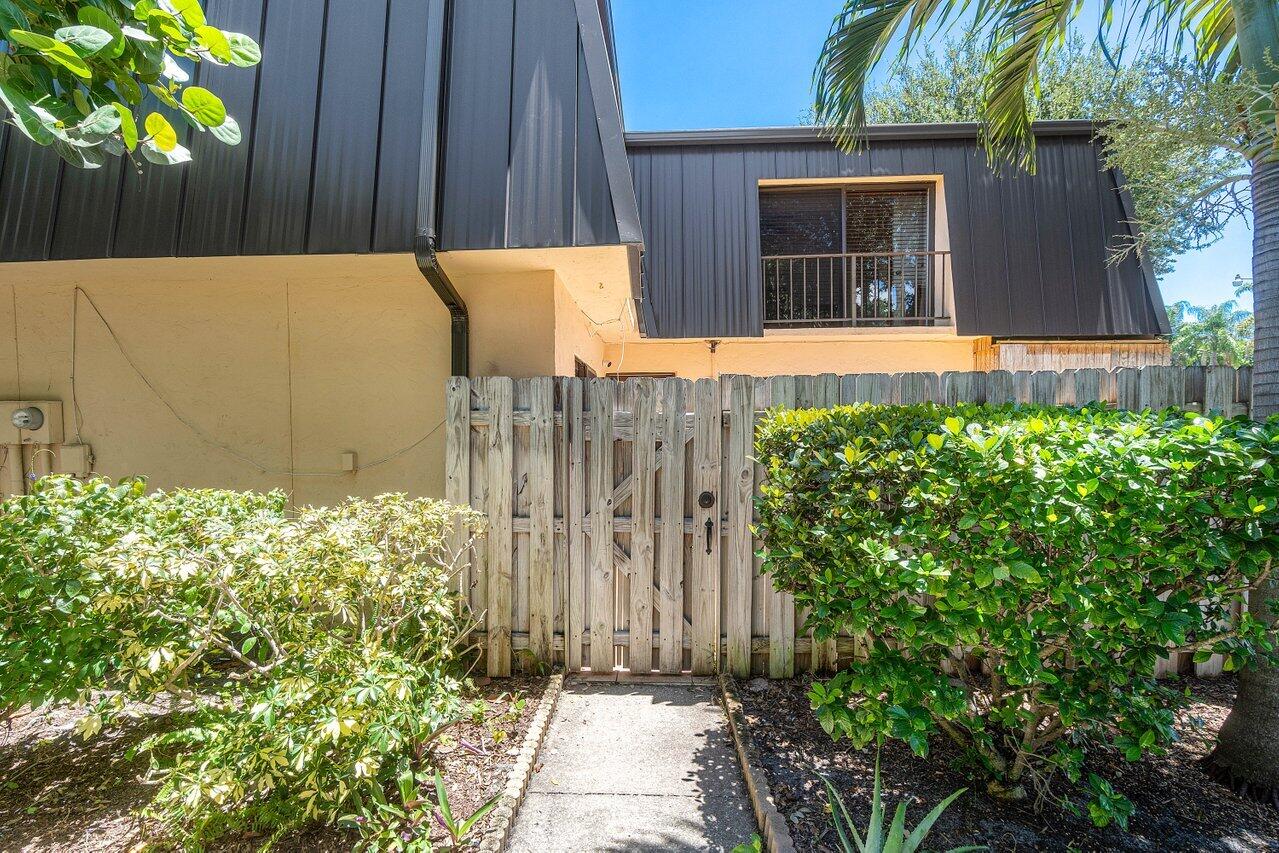 2453 Waterside Drive, Lake Worth