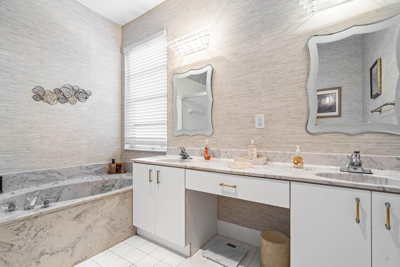 9756 Arbor View Drive S