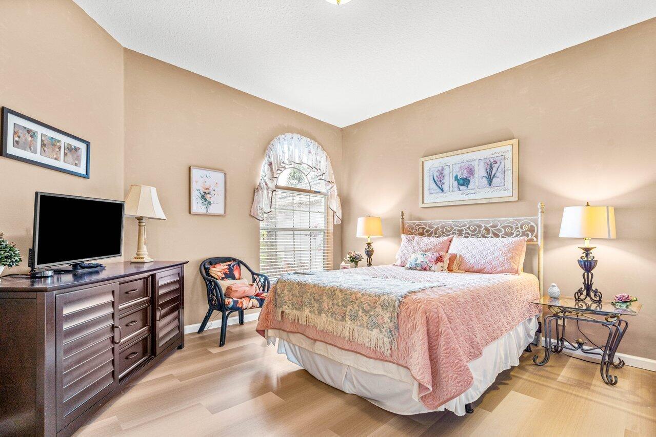 9756 Arbor View Drive S