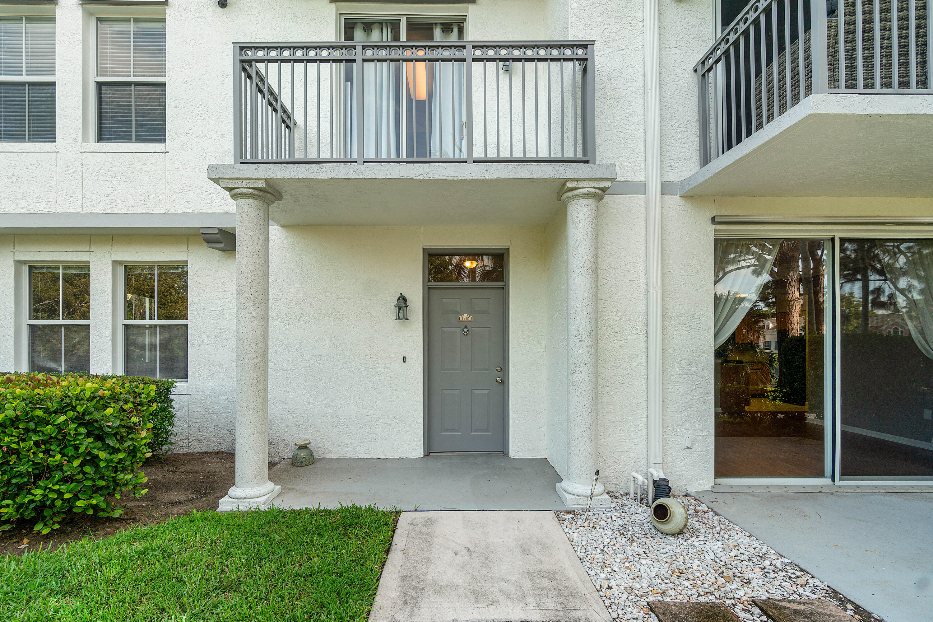 2046 Alta Meadows Lane 1910, Delray Beach Unit: 1910