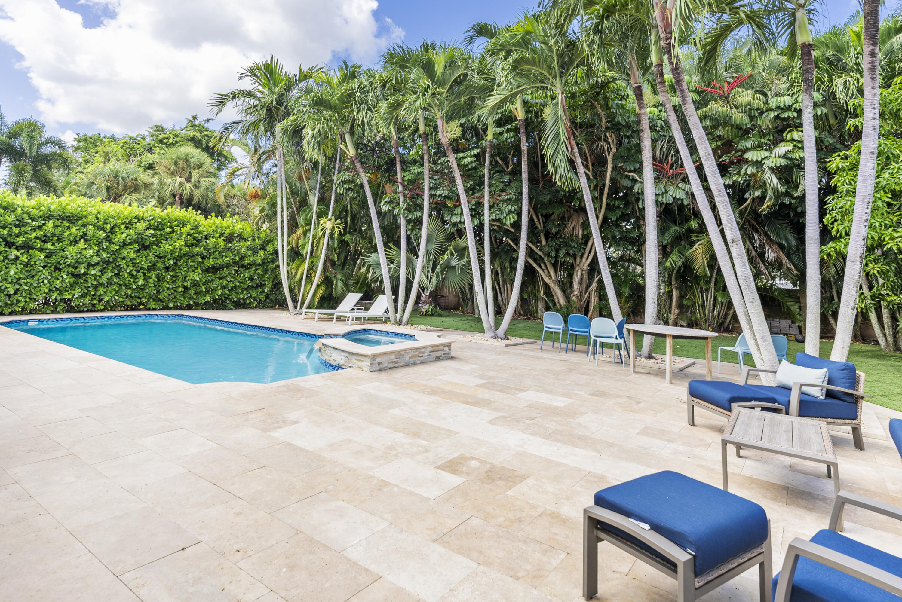 915 Parkside Circle N