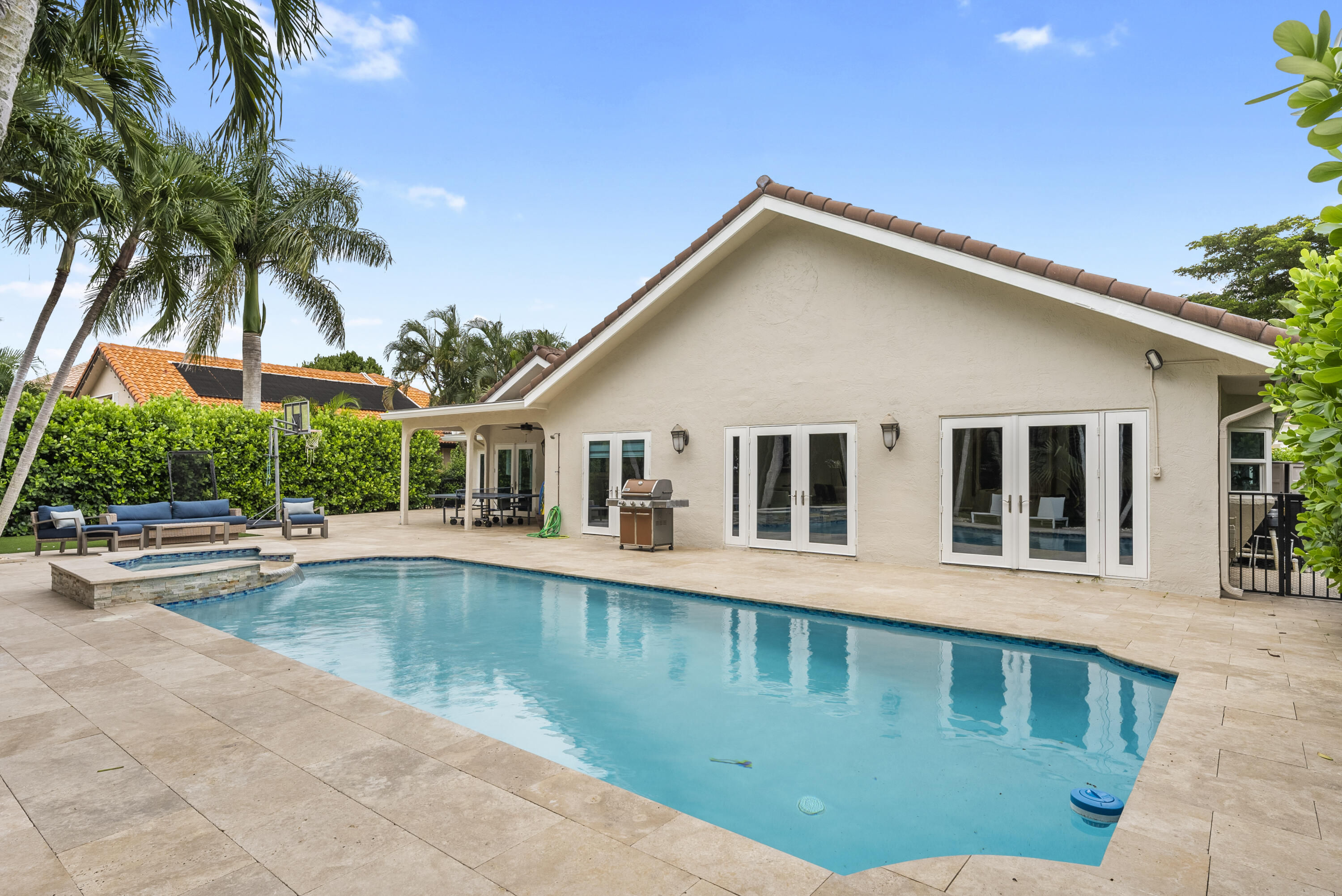 915 Parkside Circle N