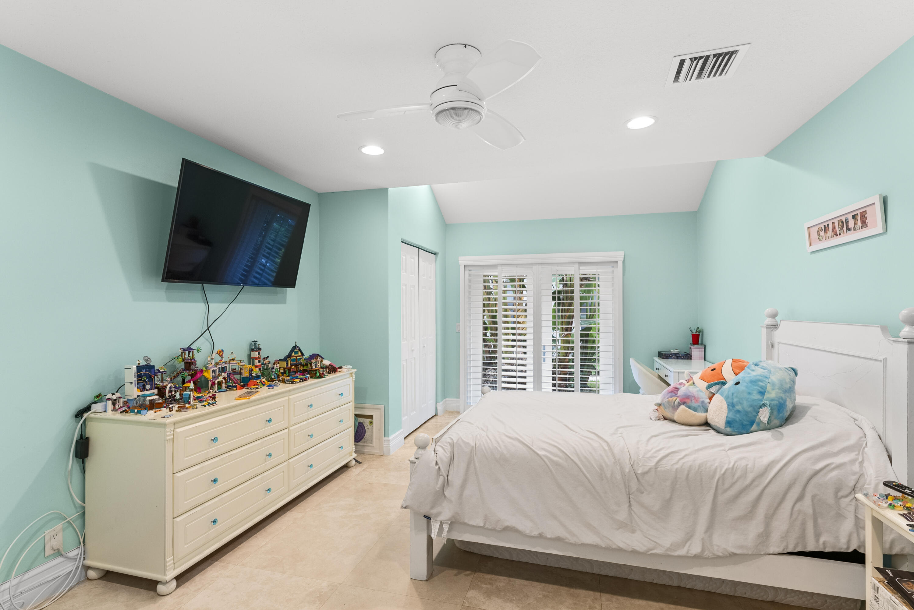 915 Parkside Circle N